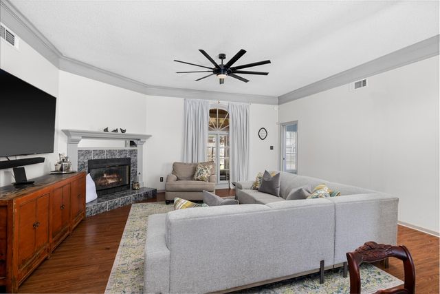 8906 PEMBROKE ELLIS DR, Bartlett, TN 38133