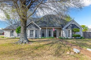 8906 PEMBROKE ELLIS DR, Bartlett, TN 38133