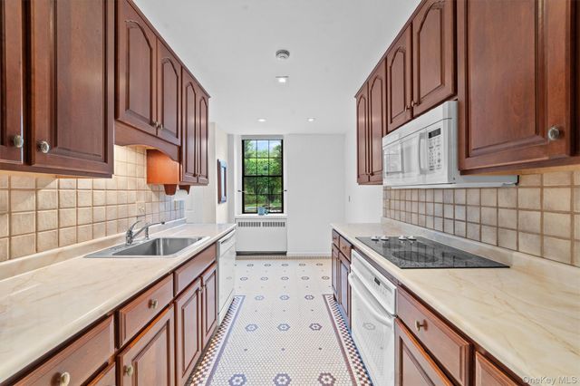 341 Furnace Dock Road 5, Cortlandt Manor, NY 10567