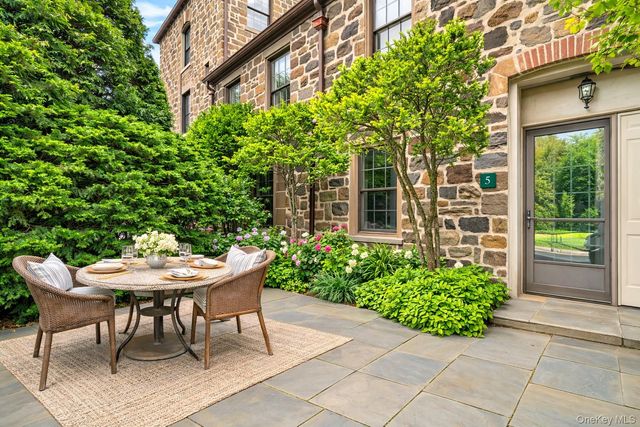 341 Furnace Dock Road 5, Cortlandt Manor, NY 10567