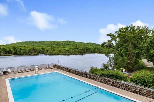 341 Furnace Dock Road 5, Cortlandt Manor, NY 10567