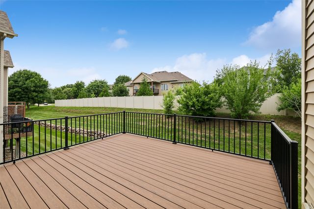 14029 Ridgemont Drive, Urbandale, IA 50323