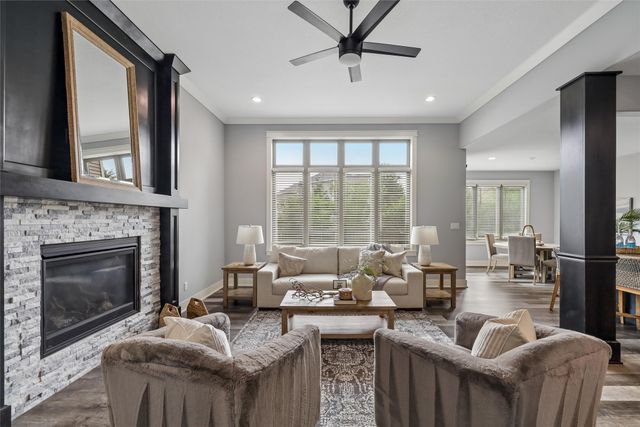 14029 Ridgemont Drive, Urbandale, IA 50323