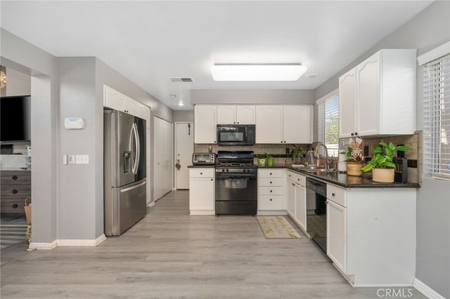 865 Honey Grove Way, Corona, CA 92878