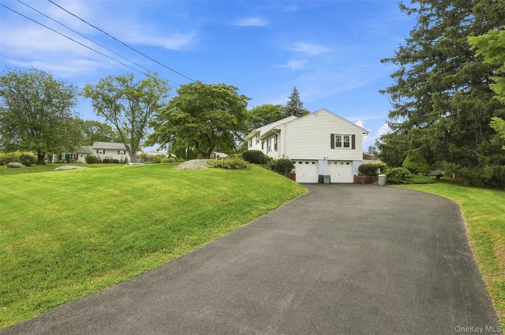 4 Cannon Drive, New Windsor, NY 12553 — photo 2