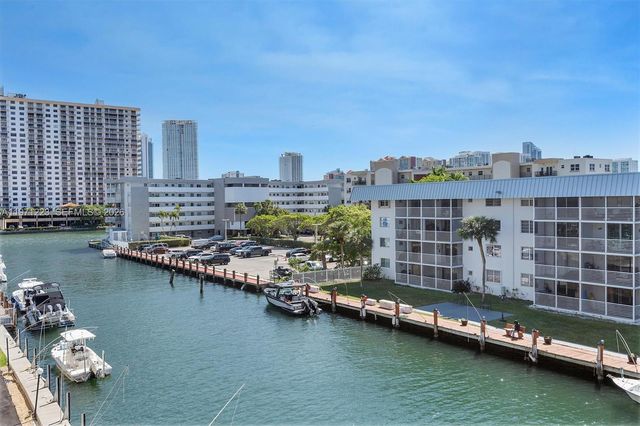 3860 NE 170th St 404, North Miami Beach, FL 33160