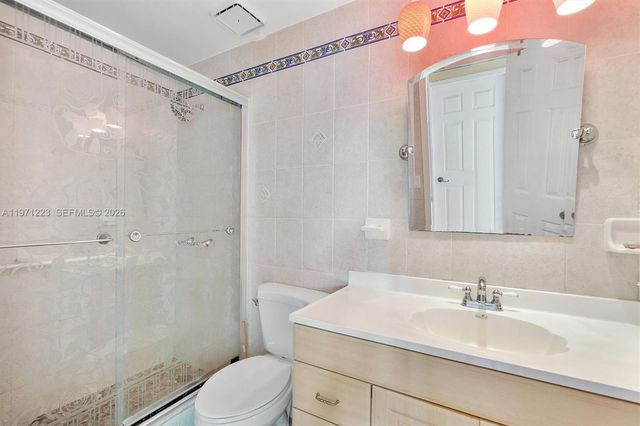 3860 NE 170th St 404, North Miami Beach, FL 33160