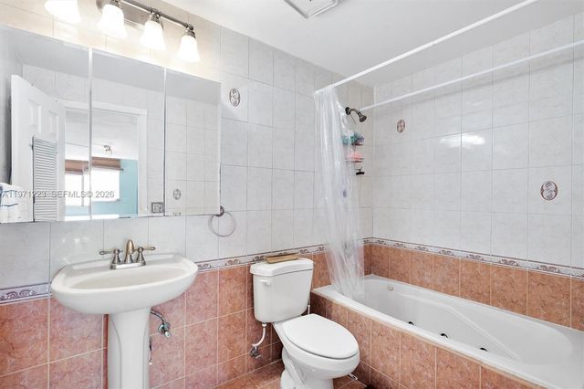 3860 NE 170th St 404, North Miami Beach, FL 33160