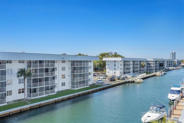 3860 NE 170th St 404, North Miami Beach, FL 33160