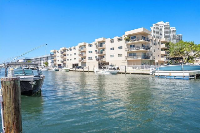 3860 NE 170th St 404, North Miami Beach, FL 33160