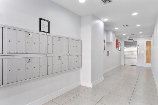 3860 NE 170th St 404, North Miami Beach, FL 33160