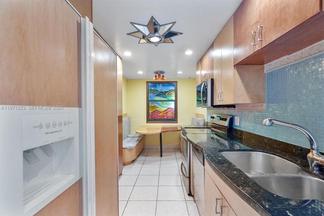 3860 NE 170th St 404, North Miami Beach, FL 33160