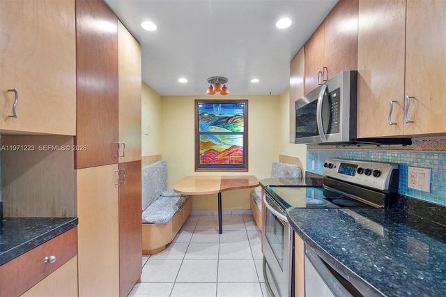 3860 NE 170th St 404, North Miami Beach, FL 33160