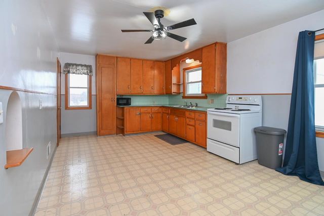 1021 NAVARINO STREET, Algoma, WI 54201