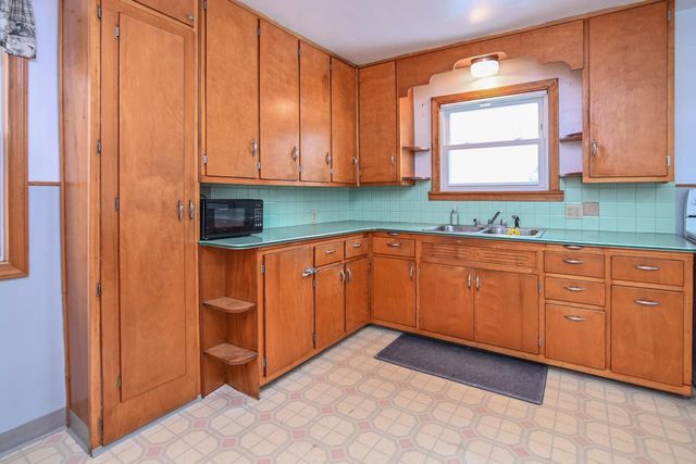 1021 NAVARINO STREET, Algoma, WI 54201