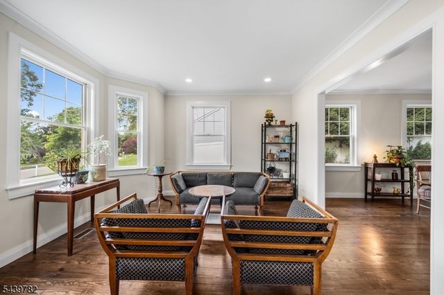 23 Forest Way, Hanover Twp., NJ 07950