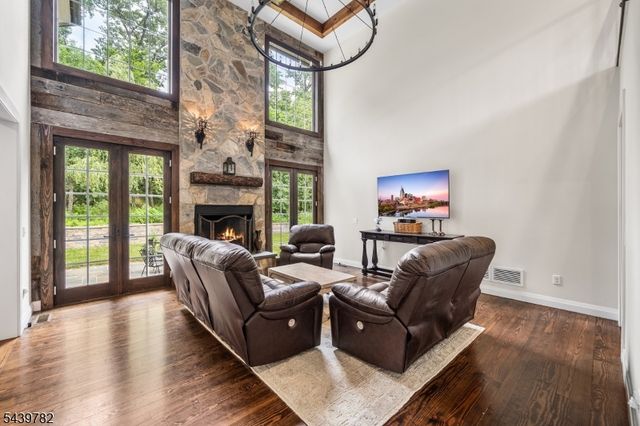 23 Forest Way, Hanover Twp., NJ 07950