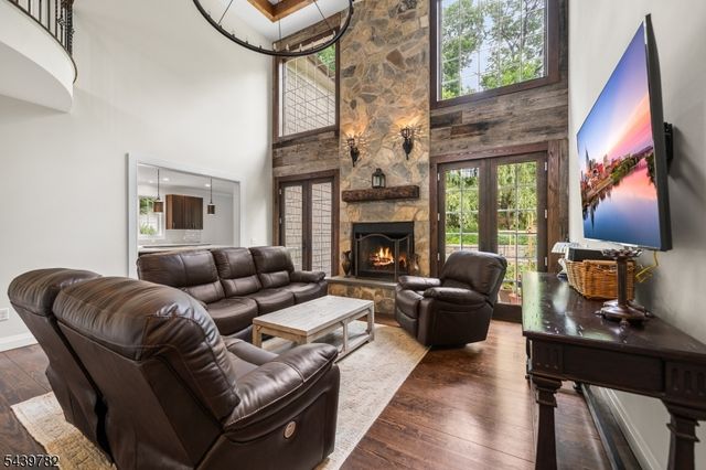 23 Forest Way, Hanover Twp., NJ 07950