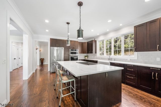 23 Forest Way, Hanover Twp., NJ 07950