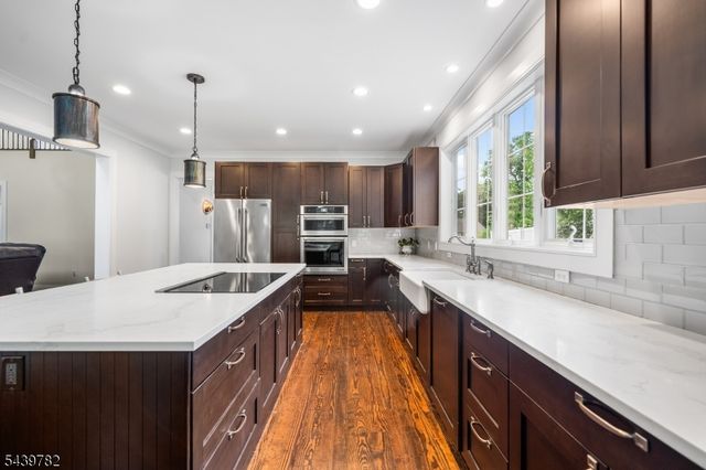 23 Forest Way, Hanover Twp., NJ 07950
