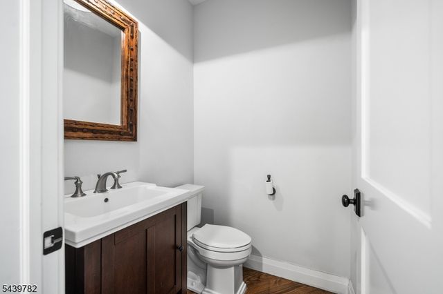 23 Forest Way, Hanover Twp., NJ 07950