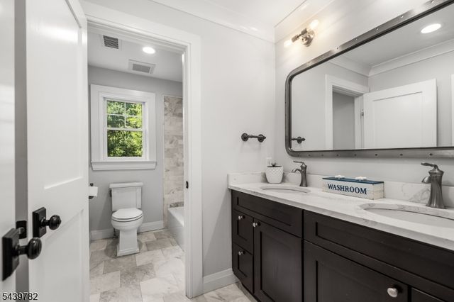 23 Forest Way, Hanover Twp., NJ 07950