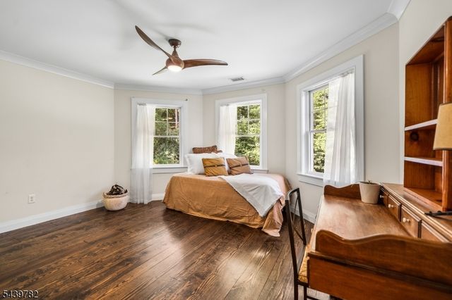 23 Forest Way, Hanover Twp., NJ 07950
