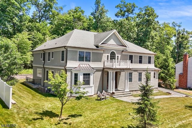 23 Forest Way, Hanover Twp., NJ 07950