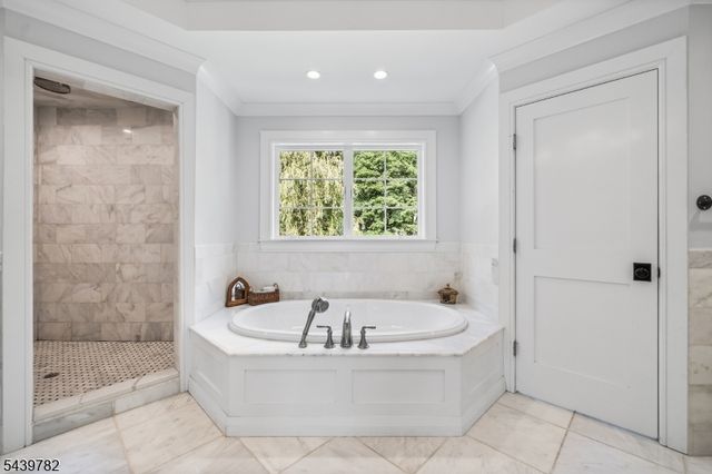 23 Forest Way, Hanover Twp., NJ 07950