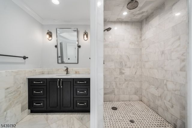23 Forest Way, Hanover Twp., NJ 07950