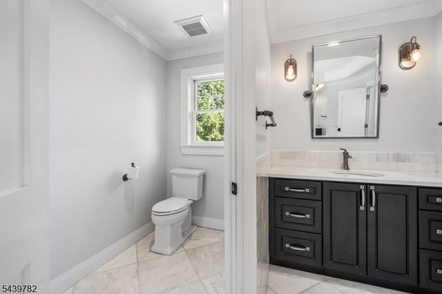 23 Forest Way, Hanover Twp., NJ 07950