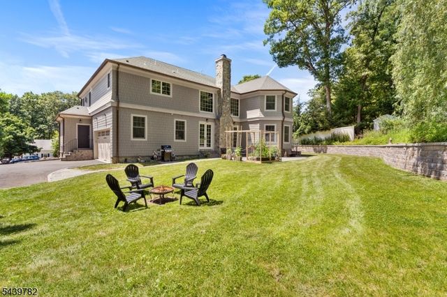23 Forest Way, Hanover Twp., NJ 07950