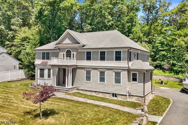 23 Forest Way, Hanover Twp., NJ 07950