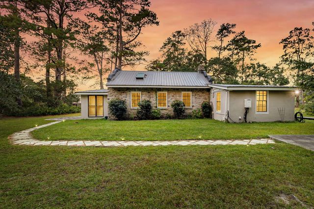 7262 Toogoodoo Road, Meggett, SC 29449