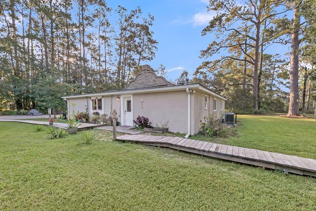 7262 Toogoodoo Road, Meggett, SC 29449