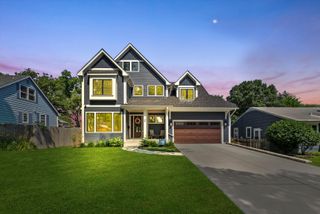 29 N Washington Street, Westmont, IL 60559