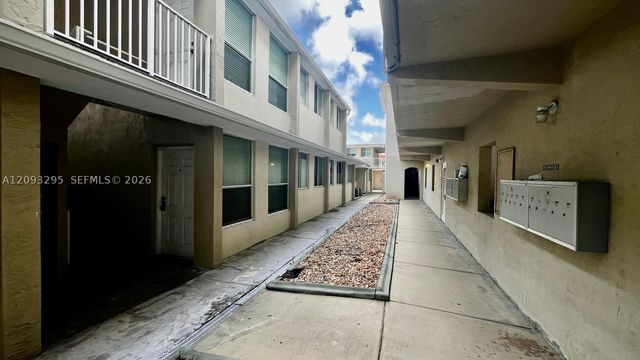 695 SW 11th St 204, Miami, FL 33129