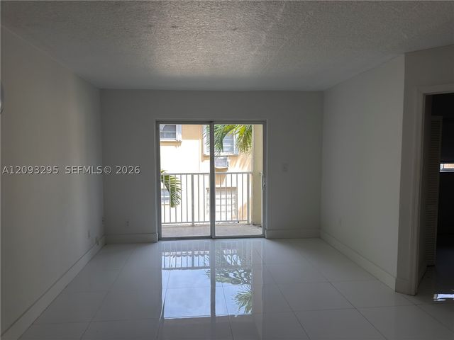 695 SW 11th St 204, Miami, FL 33129