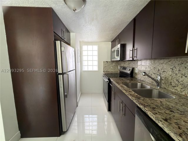 695 SW 11th St 204, Miami, FL 33129