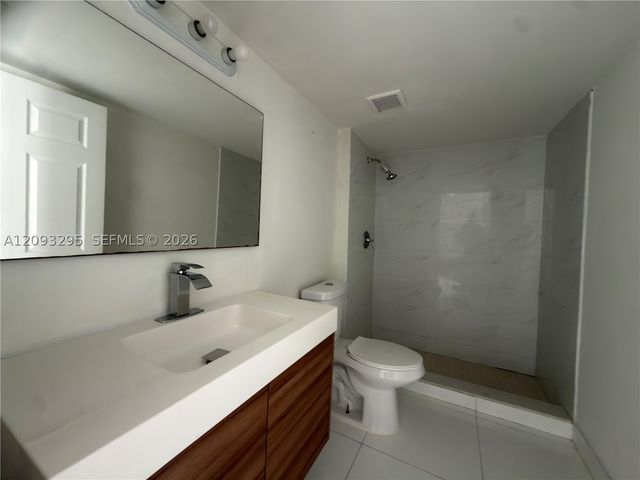 695 SW 11th St 204, Miami, FL 33129