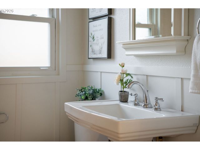 4730 N AMHERST St, Portland, OR 97203