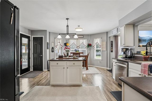 55 Locksley DR, Hampton, VA 23666