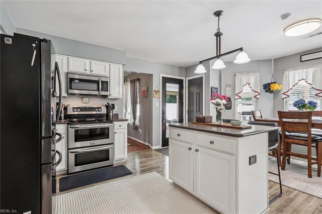 55 Locksley DR, Hampton, VA 23666