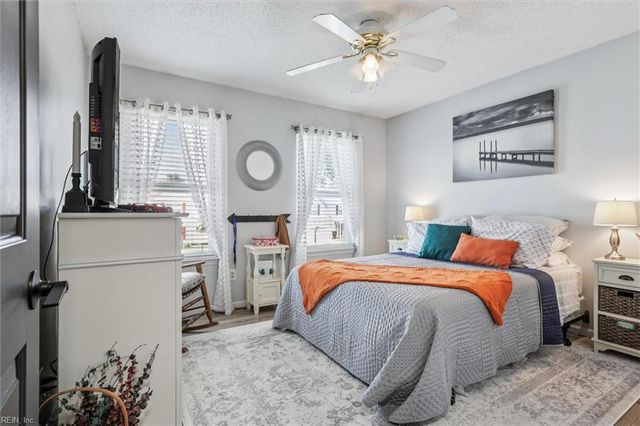 55 Locksley DR, Hampton, VA 23666