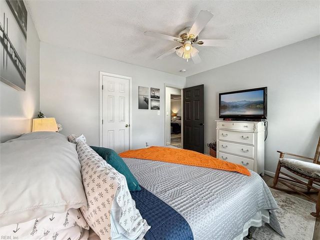 55 Locksley DR, Hampton, VA 23666