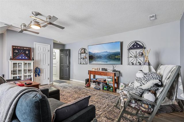 55 Locksley DR, Hampton, VA 23666