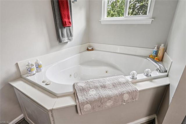 55 Locksley DR, Hampton, VA 23666