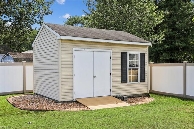 55 Locksley DR, Hampton, VA 23666
