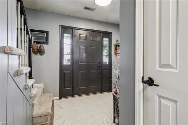 55 Locksley DR, Hampton, VA 23666