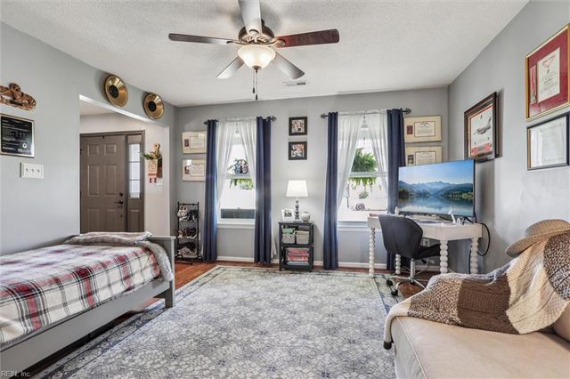 55 Locksley DR, Hampton, VA 23666